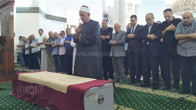 أهالي بورسعيد يشيعون جثمان شقيقة رجل الأعمال كامل أبو على (صور)