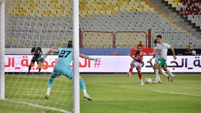 الأهلي يضرب المصري برباعية في الدوري، وتألق إمام عاشور ورضا سليم (صور)