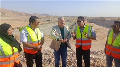 محافظ الأقصر يتفقد سير أعمال مشروع الصرف الصحي المتكامل لخدمة إسنا والطود