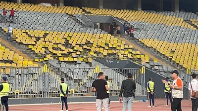 رغم الفوز على المصري، جماهير الأهلي تحطم مقاعد باستاد برج العرب (فيديو وصور)
