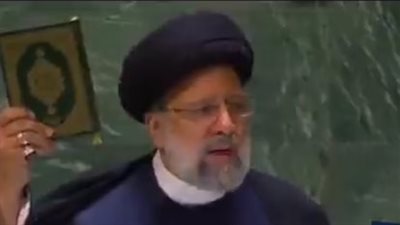 ردا على حرق نسخ من القرآن، الرئيس الإيراني يرفع المصحف في وجه الأمم المتحدة (فيديو)