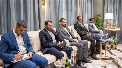 وفد الحوثي يلتقي وزير الدفاع السعودي 