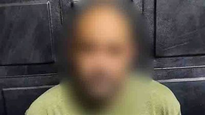 عامل يطعن زوجته وينهي حياة شقيقتها في عابدين 