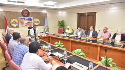  محافظ مطروح يعقد اللقاء الدورى لخدمة المواطنين بحضور السكرتير العام (صور)
