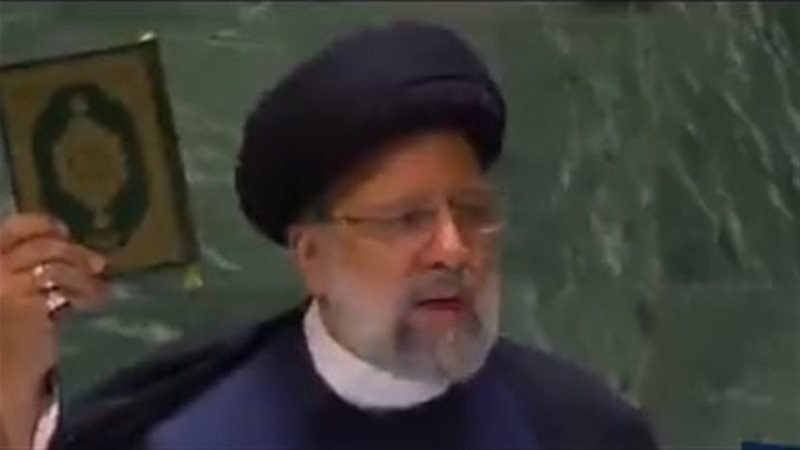 الرئيس الإيراني يرفع