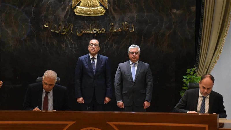  توقيع عقود إنشاء