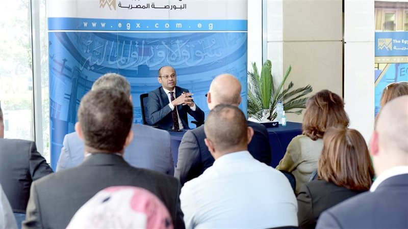 رئيس البورصة مع اصحاب