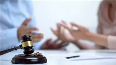 بسبب دعوى خلع ونفقة، عامل يحرق ابنيه ويتخلص من حياته بشرب مياه النار 