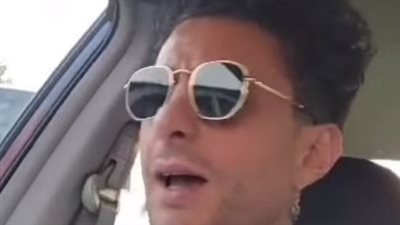 الفيشاوي يتعرض لانتقاد حاد من الجمهور بسبب الحلق والعمرة