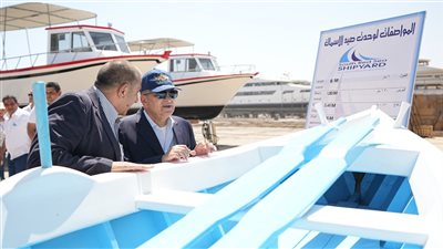 رئيس هيئة قناة السويس: انتهاء أعمال بناء 25 مركب صيد و50 قاربا للعمل بالبحيرات 