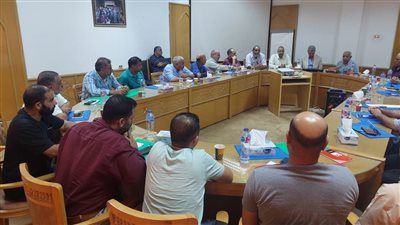 نقابة العاملين بالبناء والأخشاب تنظم دورة تثقيفية لشعبة الأسمنت عن قانون العمل