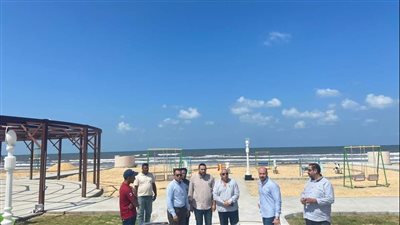 رئيس جهاز دمياط يتفقد أعمال شاطئ ذوي الهمم