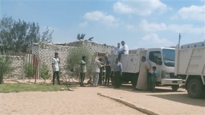 1214 كرتونة مواد غذائية للمنقولين من رفح والمقيمين في الإسماعيلية