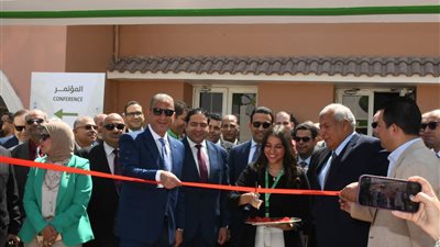 محافظا الفيوم والوادي الجديد يفتتحان مهرجان النباتات الطبية والعطرية الثاني (صور)