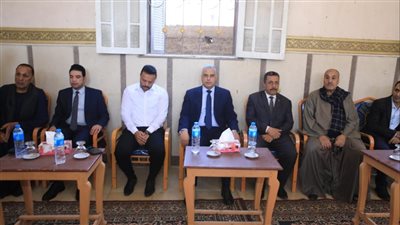 محافظ سوهاج يؤدي واجب العزاء في وفاة الصحفي حربي عبد الهادي