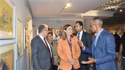 وزيرة الثقافة تفتتح معرض 