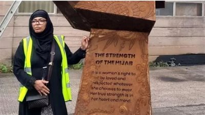 أكبر مدن بريطانيا تعرض تمثالا ضخما تكريما للنساء المحجبات (صور)