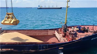 أوكرانيا: سفينة قمح محملة بـ17 ألفا و600 طن قمح تتوجه إلى مصر 