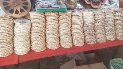 ضبط 8250 قطعة حلوى المولد مجهولة المصدر داخل مصنع في الساحل (صور)