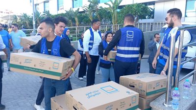 حياة كريمة توزع 1000 وجبة غذائية على المرضى وذويهم بمستشفيات الإسماعيلية 