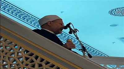 30 ألف روسي يؤدون صلاة الجمعة في مسجد موسكو الكبير خلف شوقي علام (فيديو) 