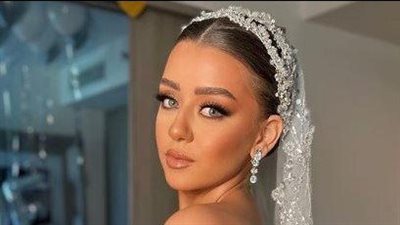 بالشيشة في الفرح، ليلي عدنان تفاجئ جمهورها بصور جديدة من حفل زفافها