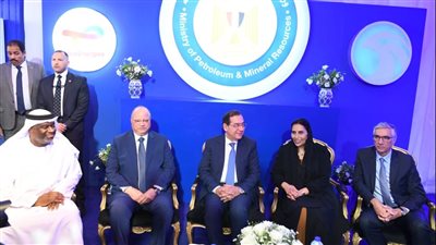 وزير البترول يفتتح محطة أدنوك الإماراتية لتموين السيارات بمصر 
