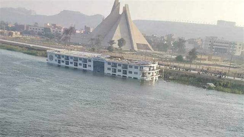 غرق جزئي لمركب نيلي