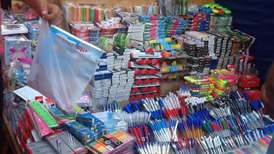 قبل المدارس بأيام..أسعار الشنط والزي المدرسي والكشاكيل داخل معرض أهلاً مدارس بالجيزة|فيديو