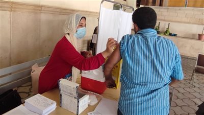 اليونانية الحديثة ببورسعيد تستقبل العاملين بالحقل التعليمي لتلقي لقاح كورونا |صور