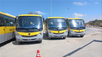 منحة أمريكية لخدمة الأهالي.. محافظة شمال سيناء تتسلم 20 حافلة 