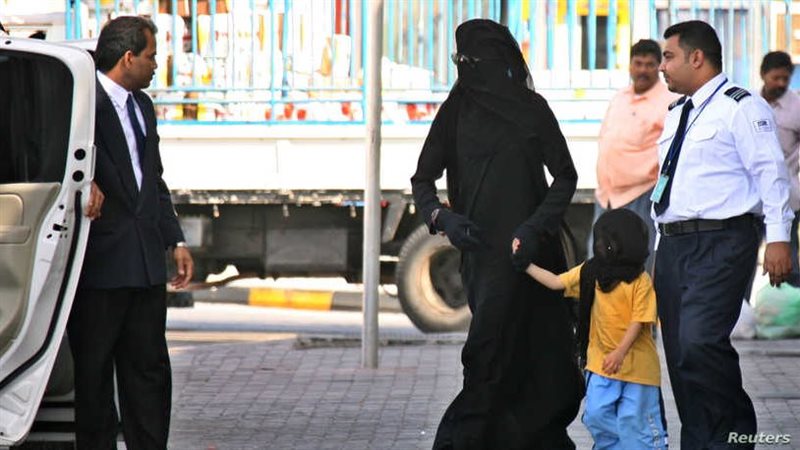 مايكل جاكسون بالعباءة