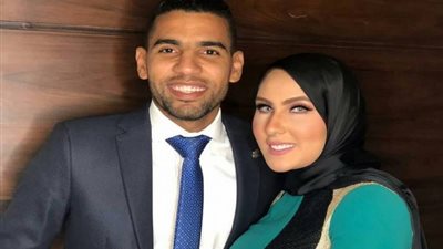 بتدمروا نفسيتنا ليه.. زوجة مؤمن زكريا ترد على شائعة وفاته