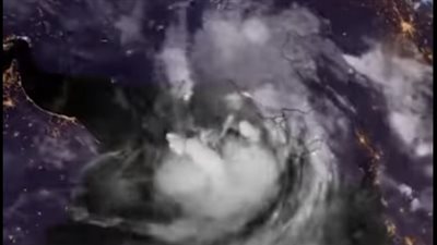 الأرصاد توضح مسار الإعصار شاهين | فيديو 