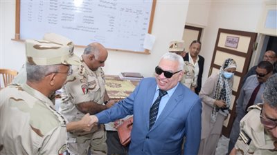 مدير تعليم الإسكندرية يتفقد مدرسة سموحة الفنية قبل انطلاق الدراسة