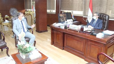 محافظ الغربية يناقش مع رئيس مياه الغربية أعمال المبادرة الرئاسية حياة كريمة بزفتى