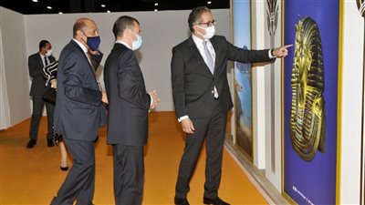 وزير الآثار يتفقد الجناح المصري بالمعرض السياحي الدولي بفرنسا
