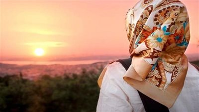 تفسير رؤية المرأة في المنام وعلاقته بالسعادة واستقرار الحياة الزوجية 