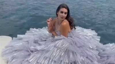 وصفت نفسها بالملكة الجميلة.. ياسمين صبري بملابس الأميرات في إيطاليا | فيديو