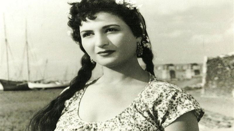 نعيمة عاكف 