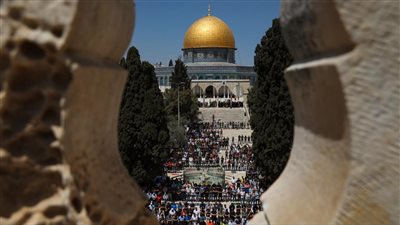 القدس تحذر من اشتعال حرب دينية جراء السماح لليهود بالصلاة في الأقصى 