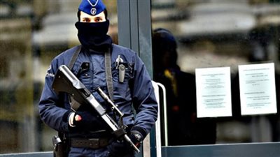 إغلاق جامعة بلجيكية للبحث عن مسلح