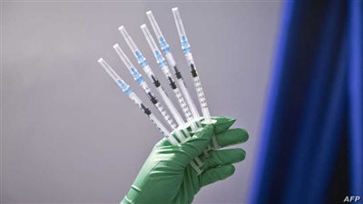 اكتشفوا خطورة في حالات نادرة.. دراسة تحسم الجدل حول الآثار الجانبية لفايزر وموديرنا