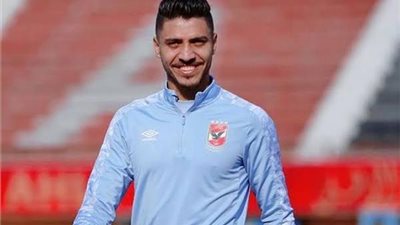 اليوم.. محمد شريف يشارك في تدريبات الأهلي الجماعية 