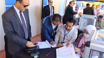 وزير الشباب يتابع انتخابات الهيئات الرياضية من خلال غرفة العمليات 