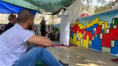  فلسطينيون يؤدون صلاة الجمعة من خيمة اعتصام سلوان جنوب الأقصى | صور