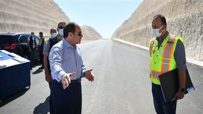 السيسي يتفقد العمل بامتداد طريق وصلة أم القمر الذي يربط ما بين القاهرة / الإسماعيلية والقاهرة / السويس