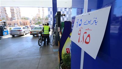 وضع لوحات بالتسعيرة الجديدة في محطات الوقود بالدقهليةl صور 