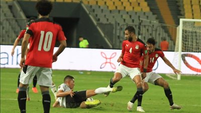 أخبار الرياضة: منتخب مصر يفوز على ليبيا.. وصلاح على رأس المرشحين للكرة الذهبية