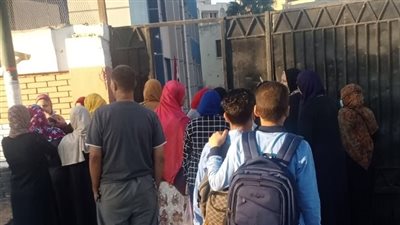 وسط تجاهل الإجراءات الاحترازية.. مدارس البحيرة تشهد زحاما مع بدء العام الجديد
